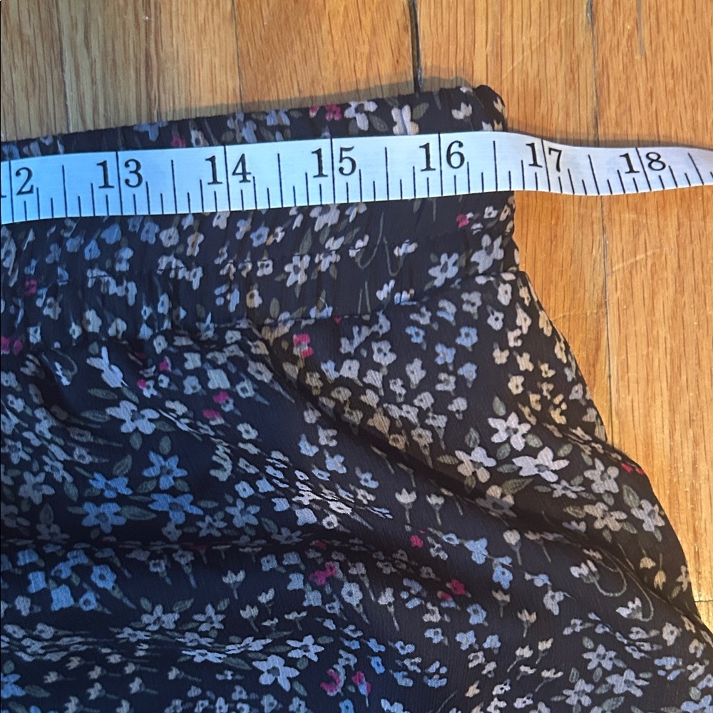 Tamara H floral extra long skirt. Size Large - Picture 4 of 5